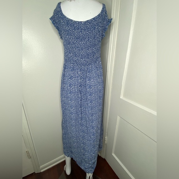 Blue and White Floral %100 Rayon Maxi Dress. - Picture 8 of 8